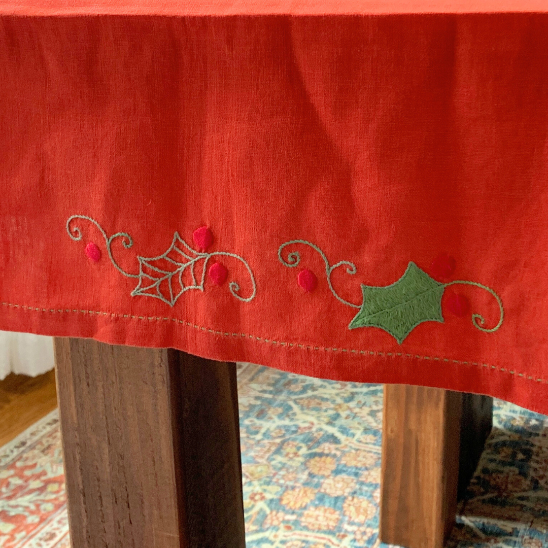 Table Runners - Holly Leaf